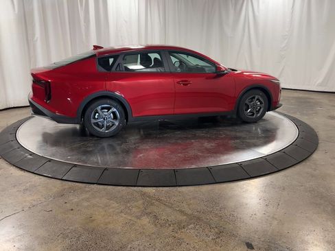 New 2025 Kia K4 LXS image 2