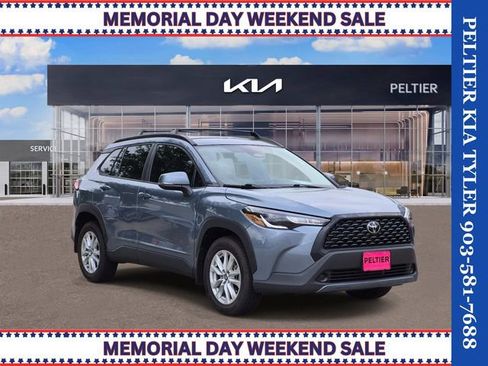 Used 2023 Toyota Corolla Cross LE FWD image 1