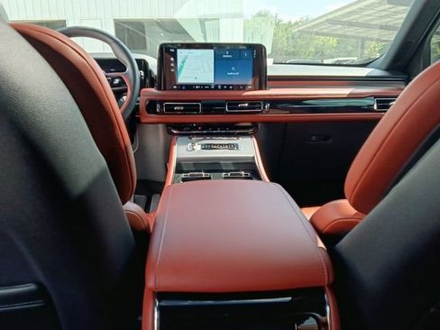 Used 2025 Lincoln Aviator Reserve w/ Equipment Group 201A AWD/4WD image 25