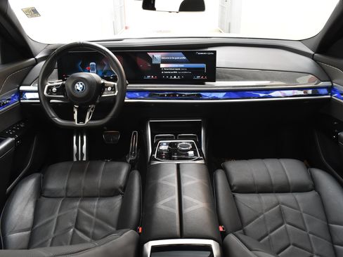 Used 2023 BMW i7 xDrive60 AWD/4WD image 33
