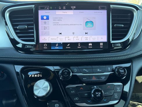 Used 2023 Chrysler Pacifica Touring-L w/ S Appearance Package image 38