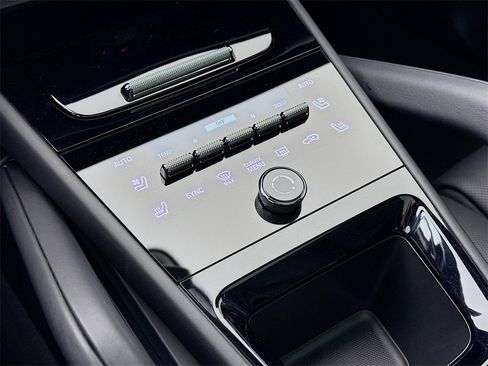 Certified 2024 Porsche Cayenne Coupe image 22