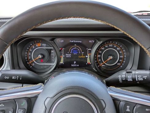 Used 2025 Jeep Wrangler Unlimited Sahara AWD/4WD image 27