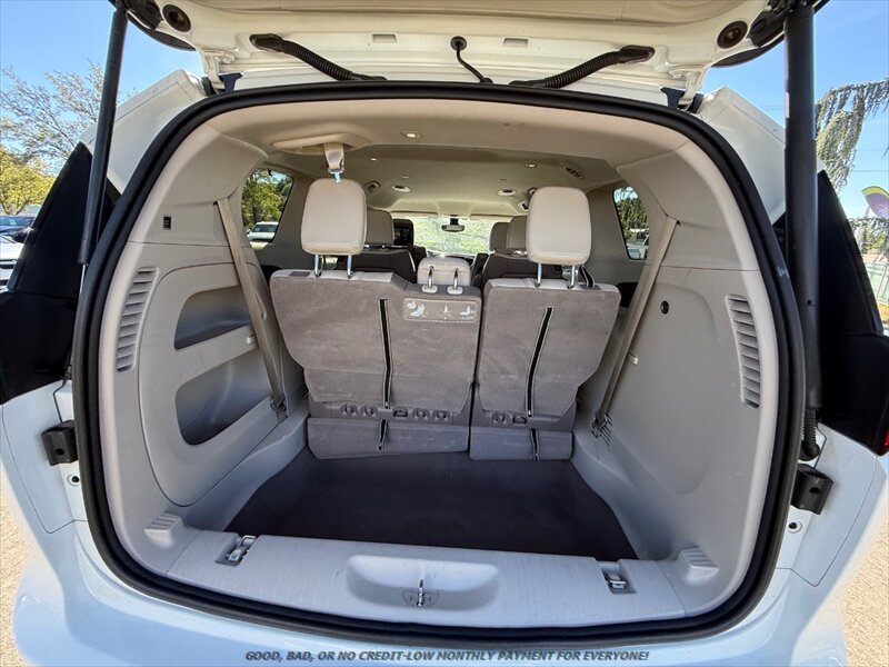Used 2017 Chrysler Pacifica Touring-L Plus FWD image 16