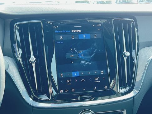 Certified 2024 Volvo S60 B5 Plus w/ Climate Package image 21