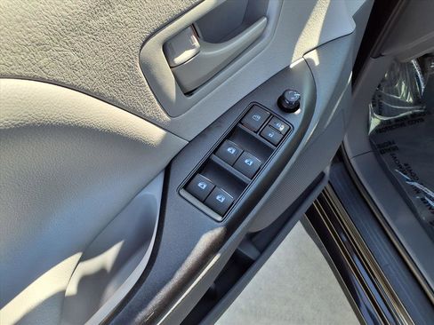 Used 2020 Toyota Sienna L image 11