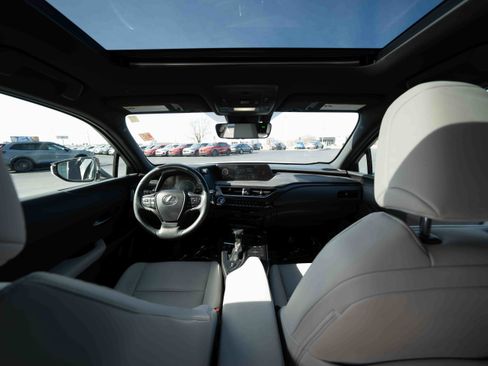 Used 2022 Lexus UX 250h w/ Premium Package image 19