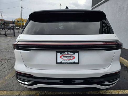 Used 2024 Lincoln Nautilus Reserve w/ Equipment Group 203A image 11