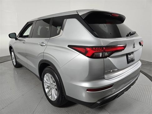 Used 2022 Mitsubishi Outlander ES image 6