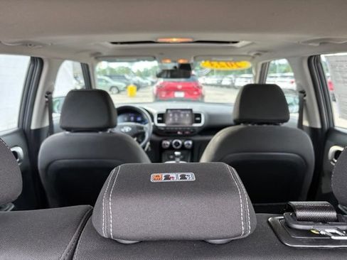 Used 2023 Hyundai Venue SEL FWD image 28