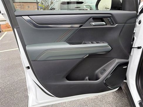 Used 2024 GMC Acadia AT4 w/ Luxury Package image 10