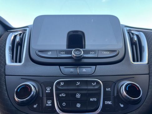 Used 2020 Chevrolet Malibu LT image 25