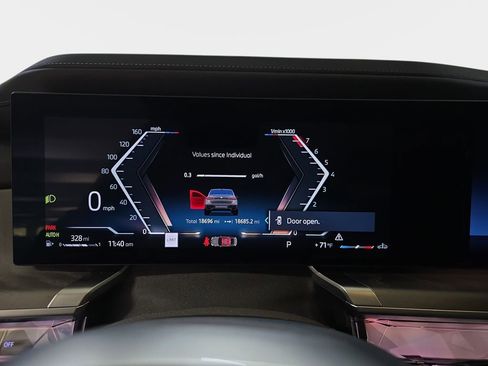 Used 2023 BMW 740i w/ Parking Assistance Package image 22