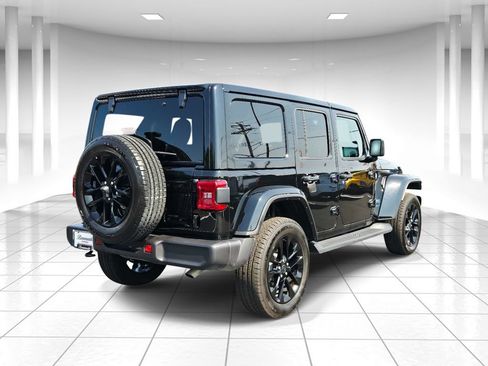 Certified 2025 Jeep Wrangler Unlimited Sahara AWD/4WD image 3
