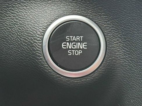 Used 2025 Volvo XC40 B5 Plus w/ Climate Package image 33