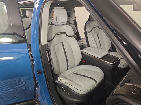 Used 2025 Rivian R1S Adventure Dual AWD/4WD image 24