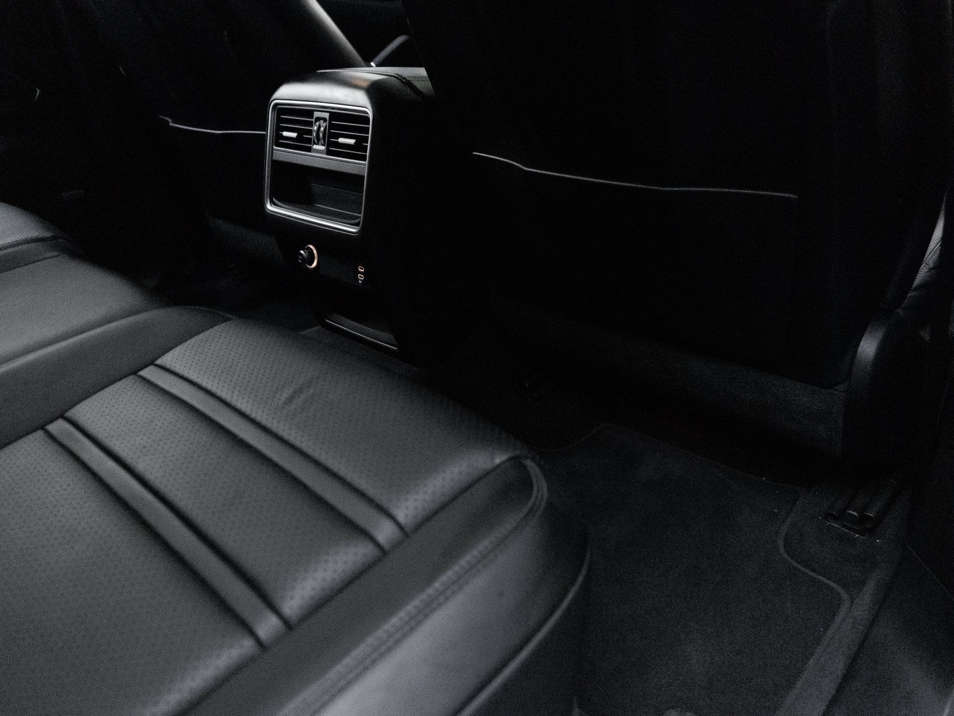 Certified 2020 Porsche Cayenne AWD/4WD image 32