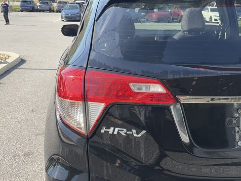 Used 2021 Honda HR-V EX image 9