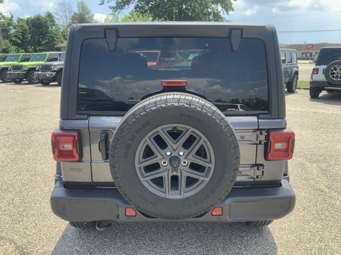 Used 2025 Jeep Wrangler Unlimited Sport AWD/4WD image 9