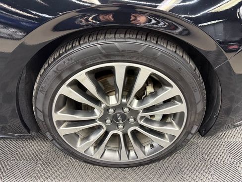 Used 2017 Lincoln Continental Select AWD/4WD image 18
