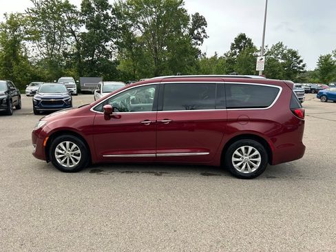 Used 2019 Chrysler Pacifica Touring-L FWD image 8