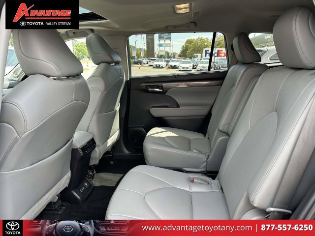 Used 2023 Toyota Highlander Limited AWD/4WD image 14