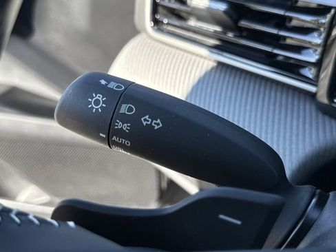 Used 2025 Toyota Camry SE w/ Convenience Package image 33