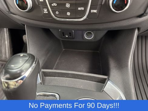 Used 2018 Chevrolet Traverse LT image 18