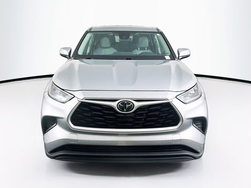 Used 2020 Toyota Highlander L image 2