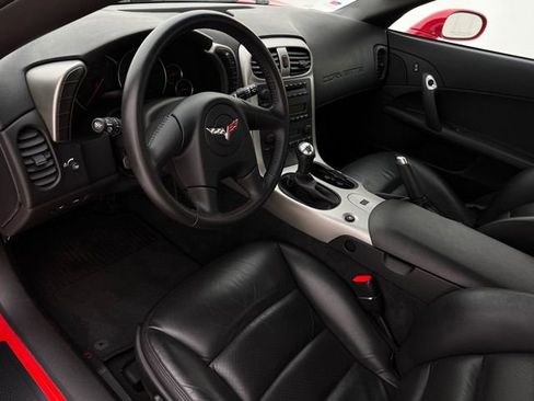 Used 2005 Chevrolet Corvette Coupe w/ Performance Handling Package RWD image 12