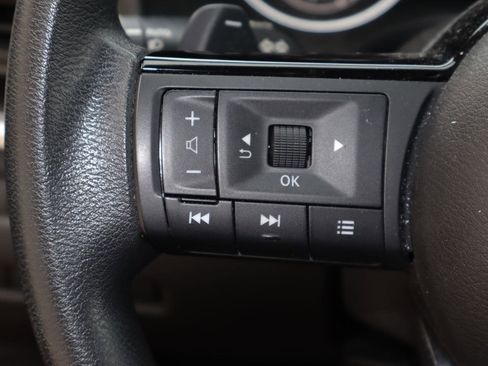 Used 2021 Nissan Rogue SV FWD image 12