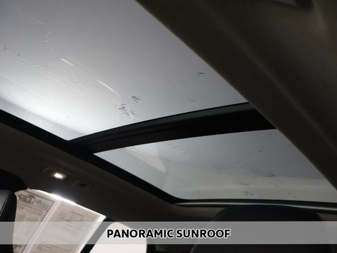 Used 2024 Volvo XC40 B5 Plus image 3