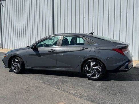 Used 2024 Hyundai Elantra Limited image 2