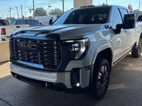 Used 2024 GMC Sierra 2500 Denali Ultimate AWD/4WD image 3
