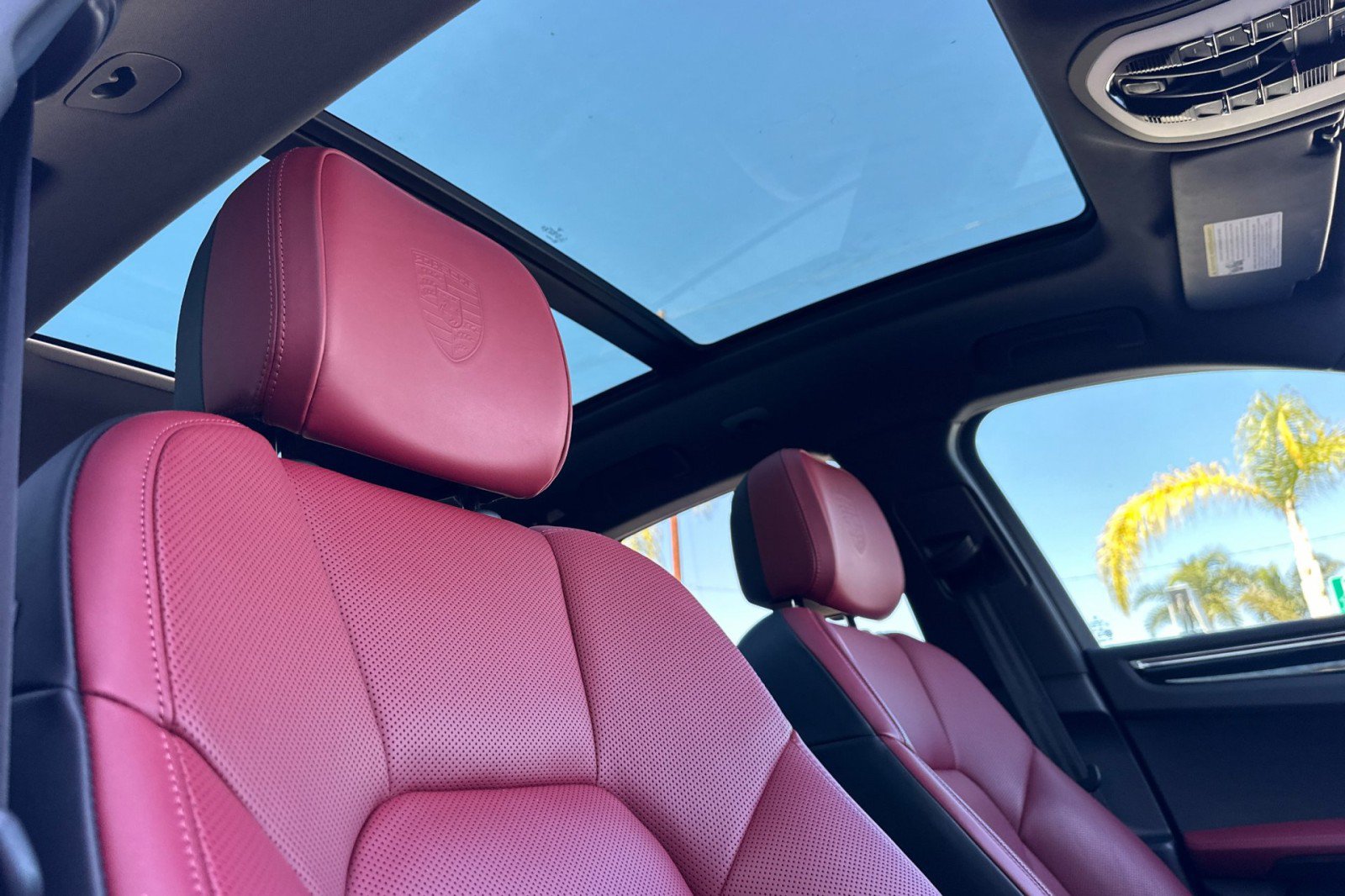 Certified 2024 Porsche Macan AWD/4WD image 17