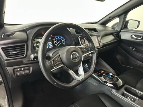 Used 2022 Nissan Leaf SV w/ SV Technology Package FWD image 13