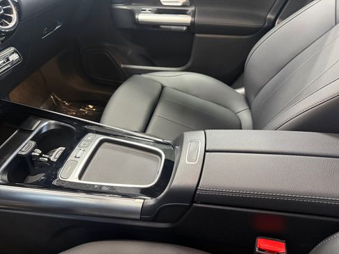 Used 2025 Mercedes-Benz GLA 250 4MATIC image 4