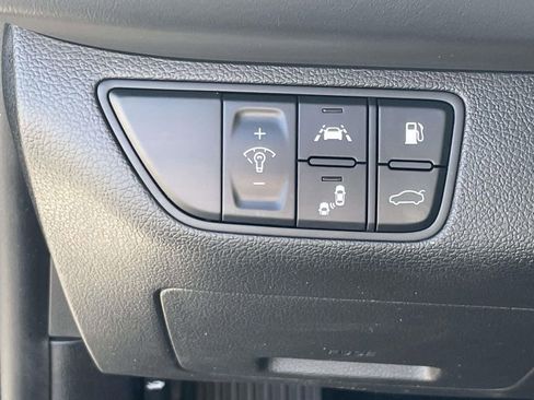 Used 2020 Genesis G70 2.0T RWD image 18