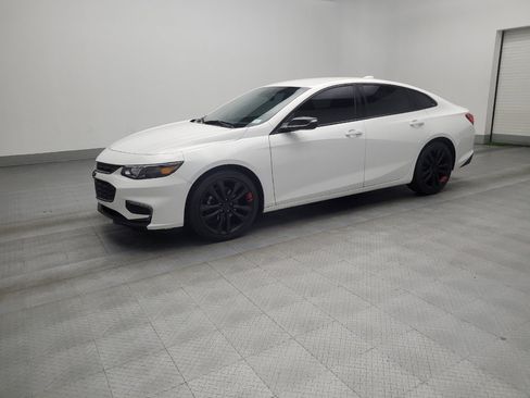 Used 2018 Chevrolet Malibu LT w/ Leather Package image 2