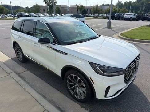 Used 2025 Lincoln Aviator 2WD image 32