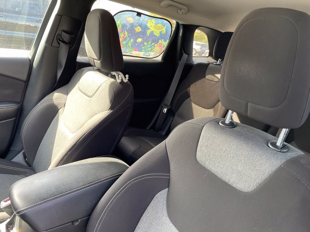 Used 2017 Jeep Cherokee Sport FWD image 20