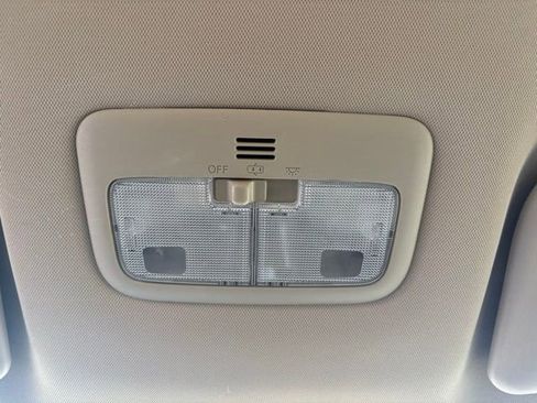 Used 2015 Toyota Corolla LE image 33