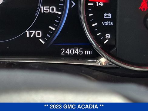 Used 2023 GMC Acadia SLT w/ Technology Package AWD/4WD image 22