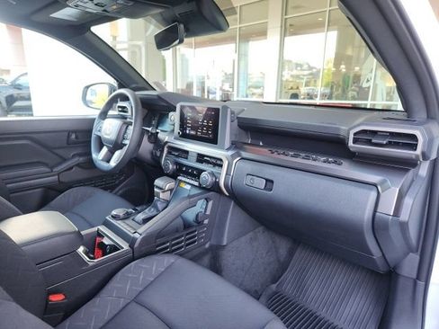 Certified 2025 Toyota Tacoma SR5 w/ SR5 Upgrade Package AWD/4WD image 25