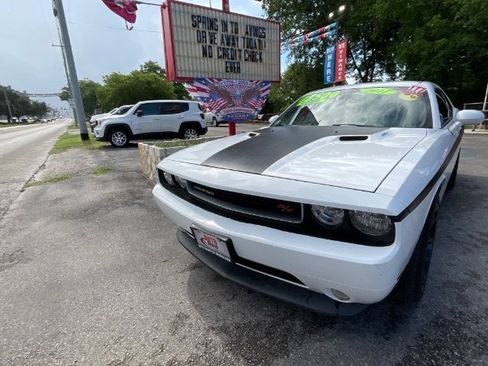Used 2011 Dodge Challenger R/T RWD image 18