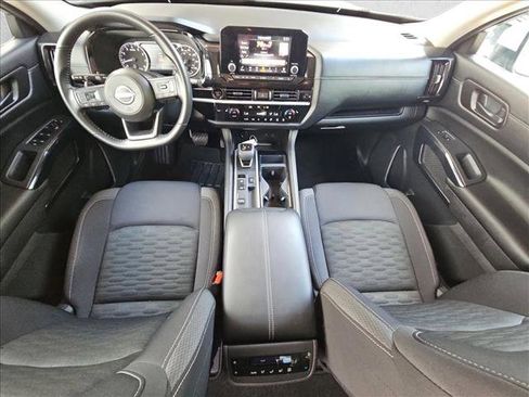 Used 2025 Nissan Pathfinder SV FWD image 14