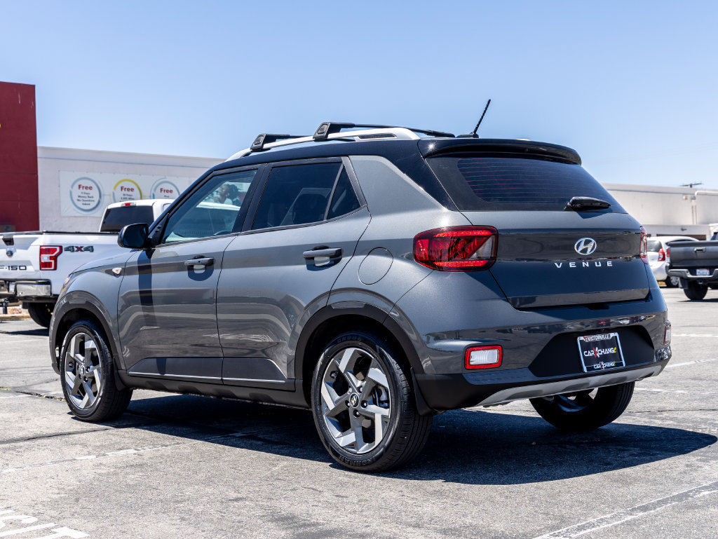 Used 2024 Hyundai Venue Limited FWD image 5
