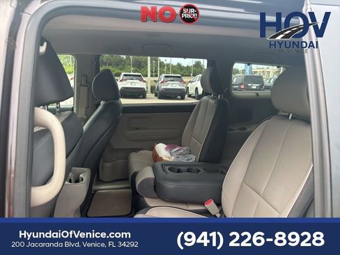 Used 2018 Kia Sedona LX w/ LX Essentials Premium Package FWD image 8