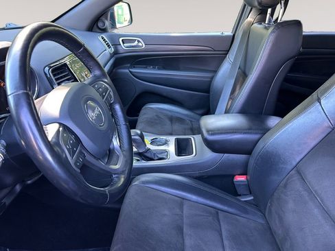 Used 2021 Jeep Grand Cherokee Laredo X AWD/4WD image 9