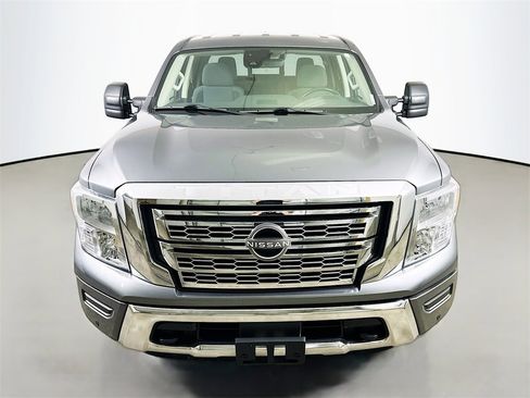Used 2024 Nissan Titan SV w/ SV Convenience Package image 2